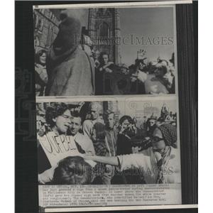 1930 Press Photo Hill Ottawa Woman Grabbed Demonstrator