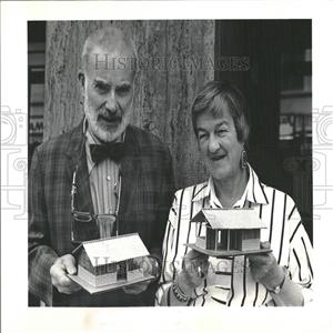 1997 Press Photo Albi Couple Fund Raising Mini Houses