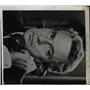 1980 Press Photo Actor Peter Finch With Telephone - RRW76669