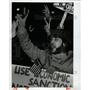 1991 Press Photo Demonstrator Anti-War Chicago Iraq - RRX71033