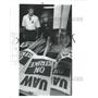 1987 Press Photo Phyllis Hickman Michael Gazarek strike