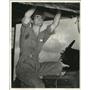 1942 Press Photo Airplane Mechanic Sgt. Leonard Shiavone at Foster Field Texas
