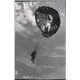 1986 Press Photo Army Golden Knight Parachute Descends At General Mitchell Field