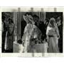 1977 Press Photo A Wedding Film On Set Chaplin Speech - RRW62001