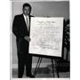 1961 Press Photo Perry Mason Raymond Burr Bill of Right - RRW27699