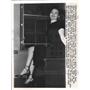 1949 Press Photo Actress Eleanor Jolly after being held up by three men