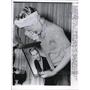 1962 Press Photo Mrs Sophie Johnson picture of Bernie Nistad son missing