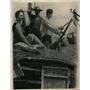 1931 Press Photo Freda Frommel in a Lampa Off Coast. - nee57505