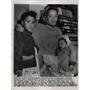 1955 Press Photo Amelia Perez With Her Children  - nee91305