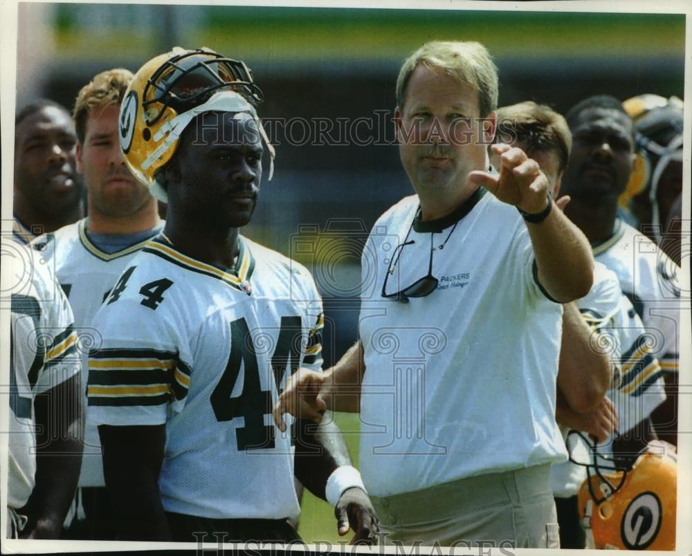 1993 Press Photo Green Bay Packer Coach Mike Holmgren with player