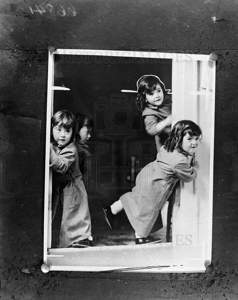 Undated 4x5 GLASS NEG Marie, Emilie, Annette, and Yvonne Dionne